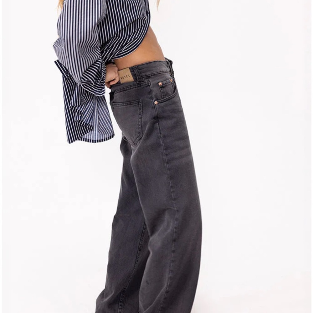 Low Rise Parallel Jeans In Vintage Black, Size 28 (Length 34)